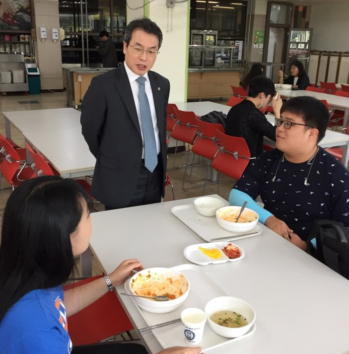 학생들에 1000원으로 아침밥 제공하는 군산대
