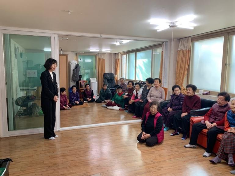박미숙 신임 경암동장 경로당 부임인사