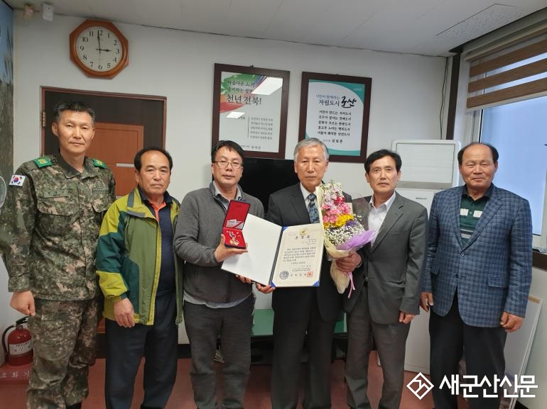 국방부장관의 6․25전쟁 참전자 화랑무공훈장 전수