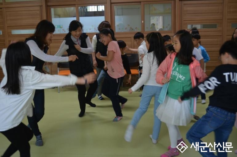 군산초 학생들 ‘한바탕 전통놀이수업’