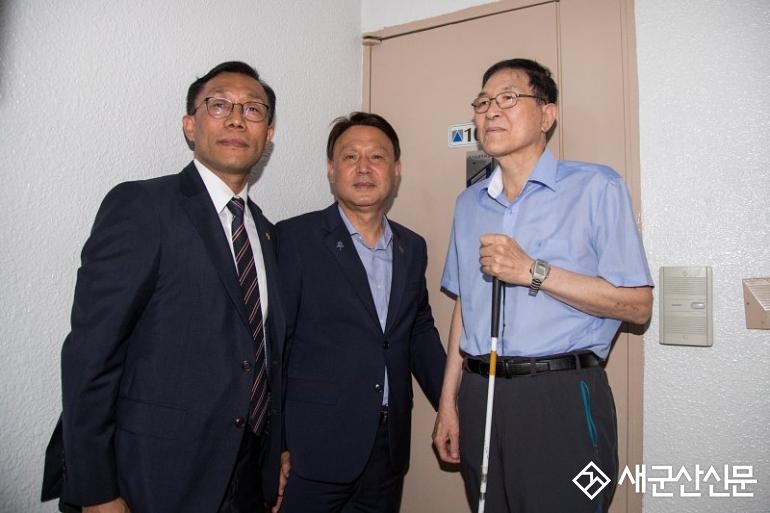 ‘호국보훈의 달’ 국가유공자 명패 달기 사업