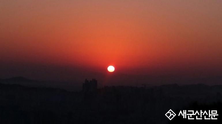 <사진> 경자년 새해...월명산에서 바라본 일출 