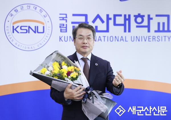 곽병선 총장, 꽃 선물 릴레이 동참