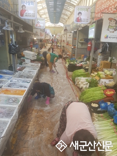 신영시장, 코로나19 극복 차원 자체 청결활동 