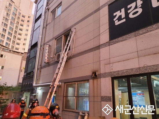 군산소방서, 화재현장 고립된 요구조자 안전구조