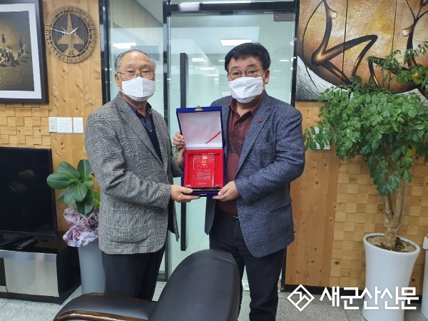 (지역 화제) 군산원협 박태남·신숙자 부부, 스타농업인상
