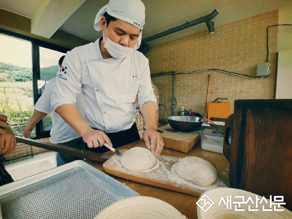 (군산사람 군산 이야기) “건강한 빵 만드는 제빵사”