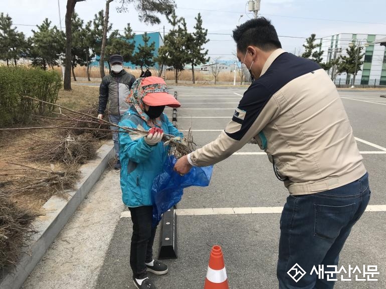 산업단지 기업체 희망나무 나눠주기 