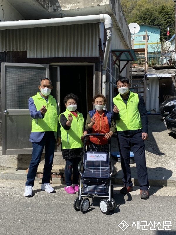 거동불편 어르신에게 보행보조기 16대 지원