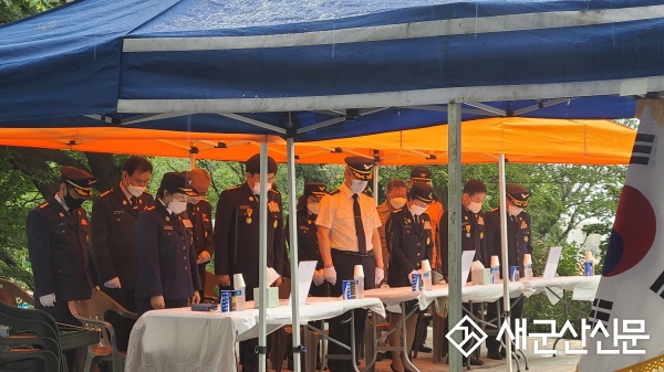 전국의용소방대연합회장, 군산 ‘의용불멸의 비’ 찾아 추모