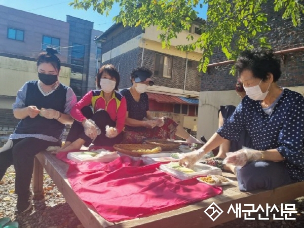 어르신과 함께하는 추석 송편 빚기
