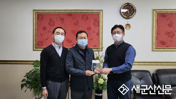 정우화인(주), 군산대 장학금 기부