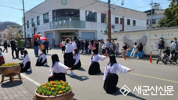 거리의 풍각쟁이 버스킹 공연