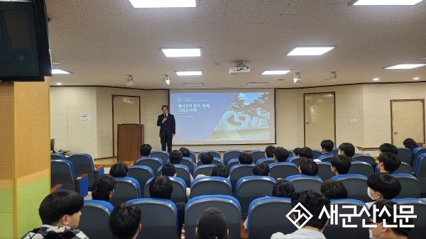 군산대 이장호 총장, 군산동고 특강