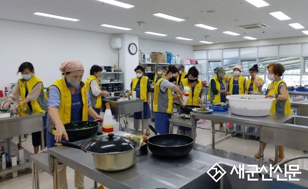 세노야 노인자원봉사단, 이웃 사랑 실천