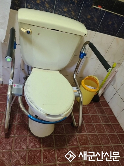 옥산면, 독거노인 안전손잡이 지원