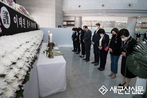 군산시의회, 이태원 참사 합동분향소 조문