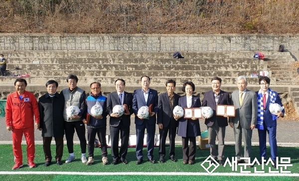 문승우‧강태창 도의원, 한국직장인다문화축구협회 감사패 수상