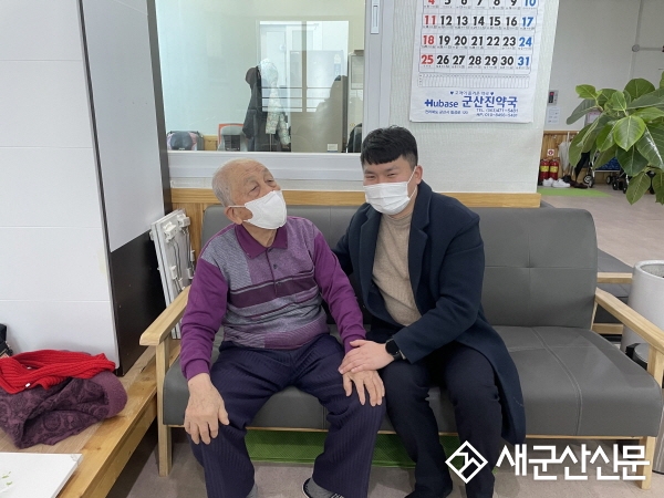‘세쌍둥이 출산’, 시민 격려금 전달