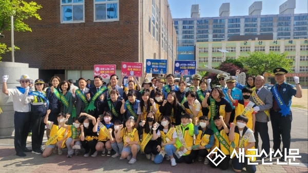 군산녹색연합회, 등굣길 ‘안전’ 캠페인