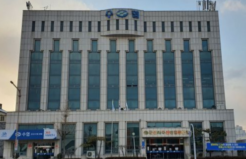 군산시수협, 군산대 수산장학금 전달
