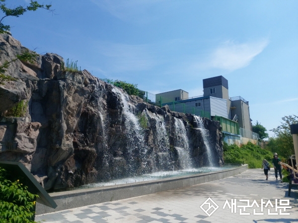 소룡동 선형공원 벽천분수 가동
