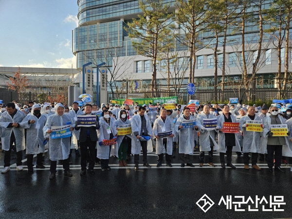 “600여 명 시민들과 함께 새만금 관할권 사수”