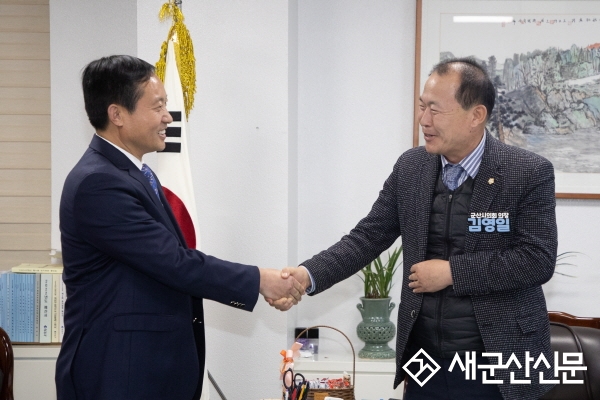 연태시 부주임 일행, 군산시의회 방문