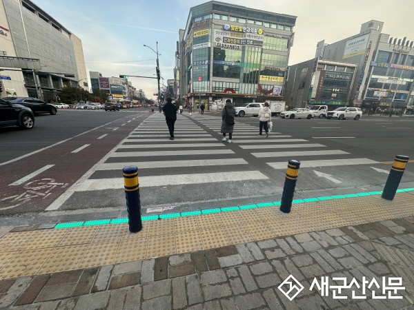 LED바닥형 보행신호등 설치