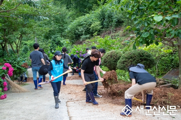 군산시 직원, 자원봉사자 등 수해복구 현장에 인력지원 나서