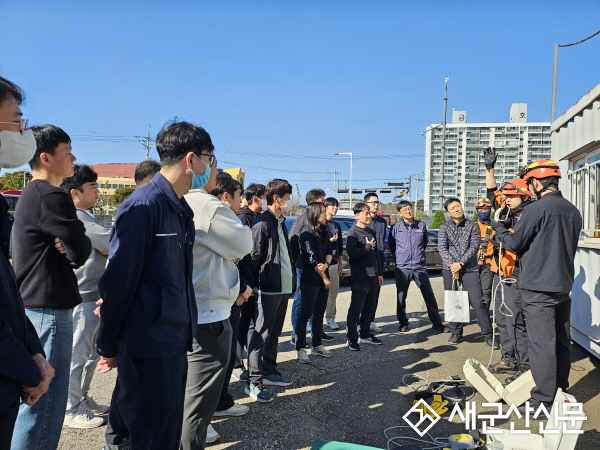 군산소방서, 일반 시민 대상 완강기 체험 교육