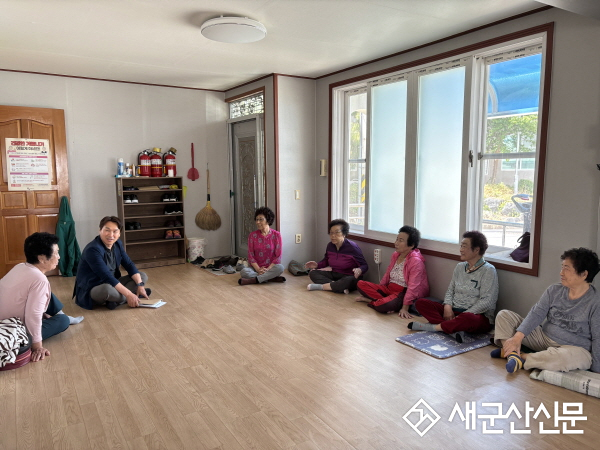 홍종철 신임 삼학동장, 경로당 방문해 어르신과 소통