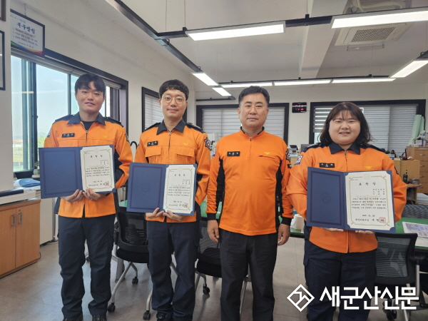 군산소방서 ‘이달의 칭찬소방공무원’3명 선정