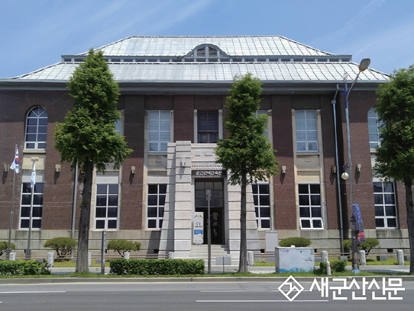 군산의 여름밤, 빛으로 국가유산을 물들이다 ‘2025 국가유산 미디어아트 구 군산세관 본관’8일 개막