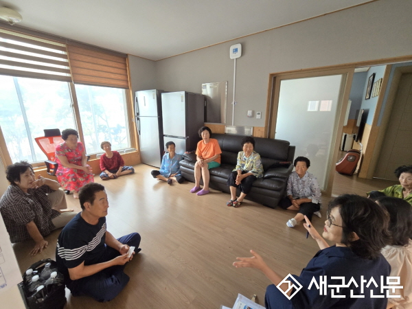 미성동 김윤희 동장, 경로당 찾아 어르신들의 시원한 여름나기 지원