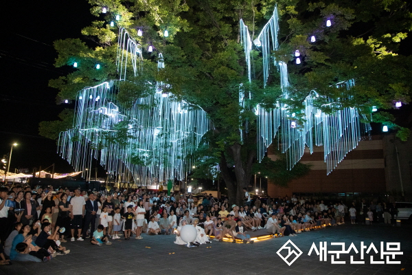여름 절정의 8월, 군산이 축제로 물든다. 군산 여름 3色 축제-국가유산미디어아트·야행·북페어