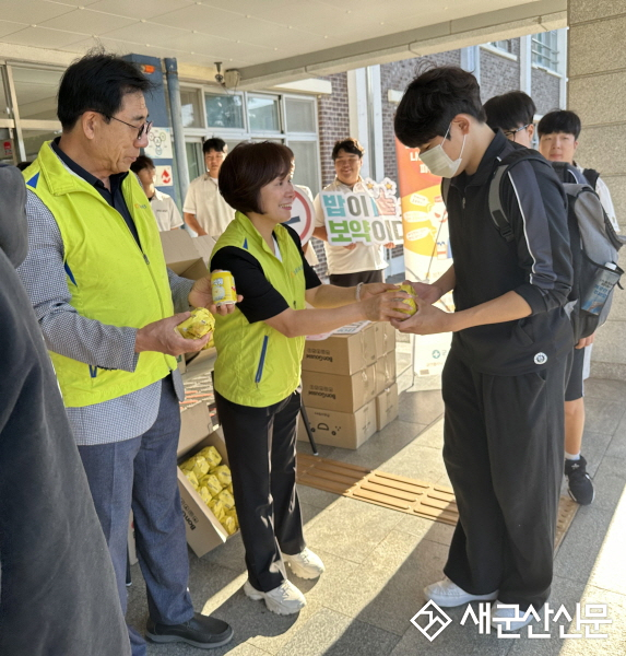 NH농협 군산시지부,‘농심천심’ 우리 농산물 아침밥 먹기 행사 실시