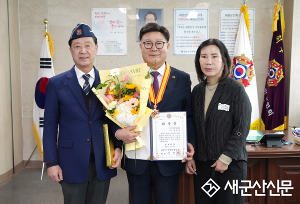 도의회 문승우 의장, 대한민국재향군인회 공로취장 수상