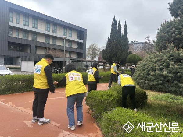 군산시 발달장애인 평생학습관, 장애인의 날 맞아 줍깅 캠페인 실시