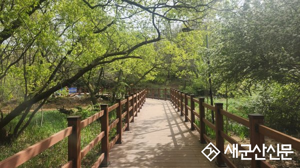 월명공원 수변데크 새 단장... 안전과 힐링 동시에