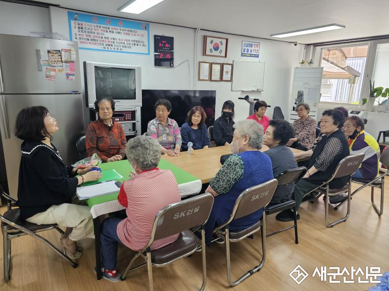 (톡톡 군산-지역 화제) “화투 대신 ‘화락(和樂)’으로 피어나는 경로당 이야기”