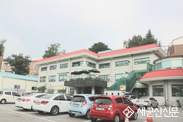 군산노인종합복지관-㈜대두식품, 취약 어르신 화과자 나눔