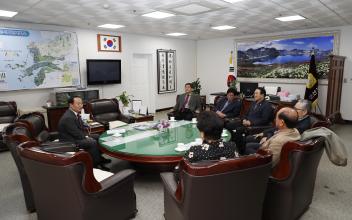 군산시의회 김경구 의장, 역대 의장 초청 간담회