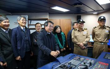 (박스기사) 곽병선 총장, 새 실습선 새해림호 방문