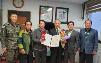 국방부장관의 6․25전쟁 참전자 화랑무공훈장 전수
