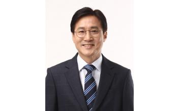 신영대 민주당지역위원장, ‘당당한 나라 새로운 군산’ 출간