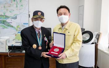 군산시, 6.25 참전 유공자 금성화랑 무공훈장 전수