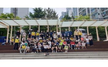 초록이 풍성한 산책로 만들기 청소활동