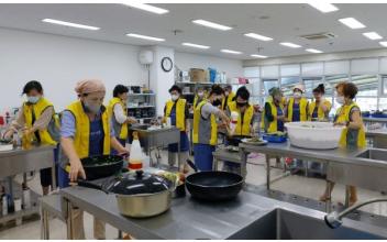 세노야 노인자원봉사단, 이웃 사랑 실천