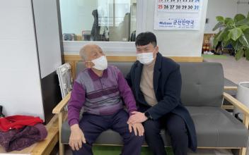 ‘세쌍둥이 출산’, 시민 격려금 전달